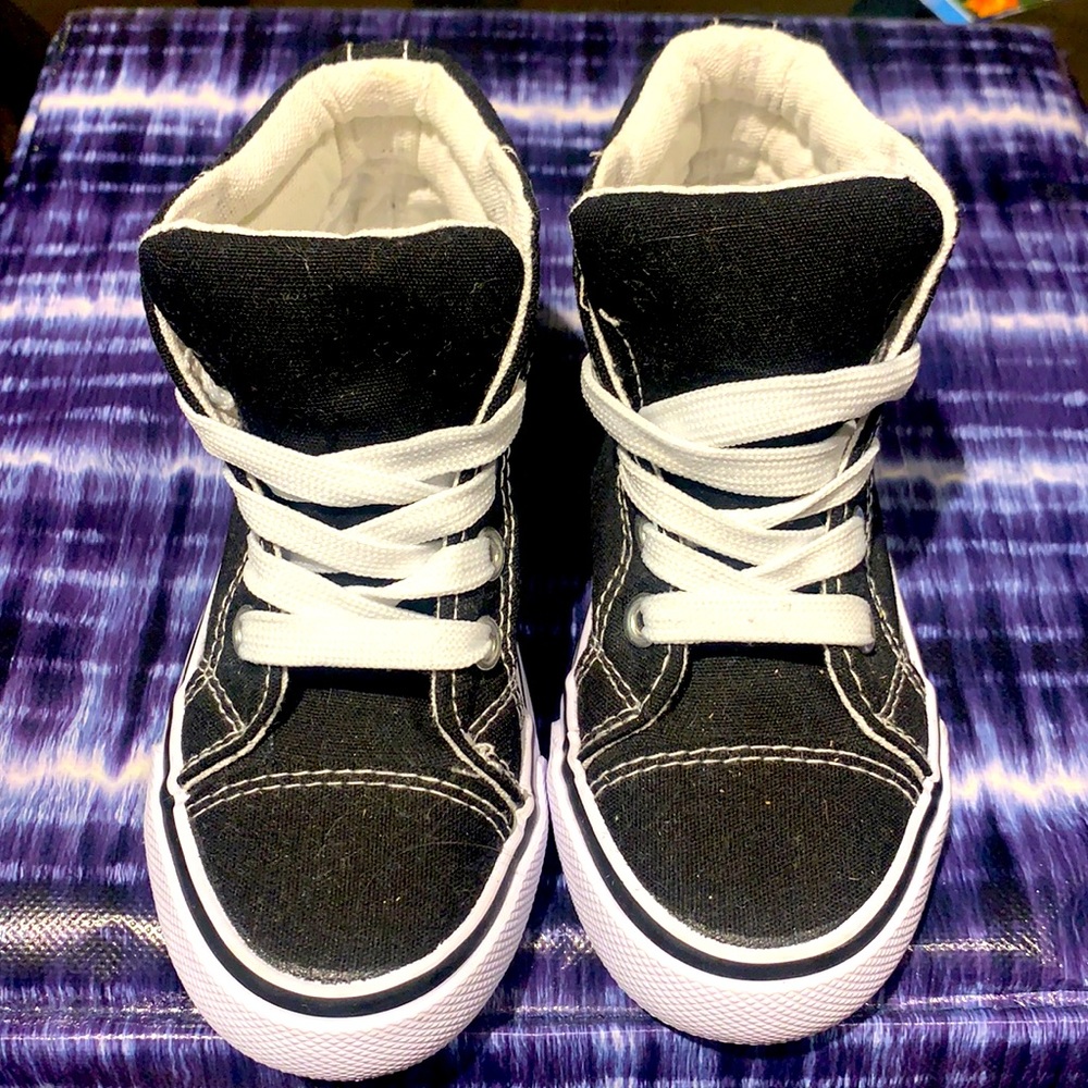 Toddler Size 9 HighTop Sneakers